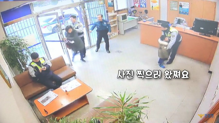 귀여운 꼬마가 신도림 치안센터에 놓고간 물건은? .jpg | 인스티즈