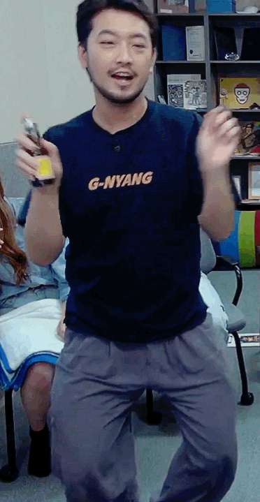 은근 타고난 춤선 보유자.gif | 인스티즈