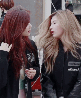 쯔위와 사나 | 인스티즈