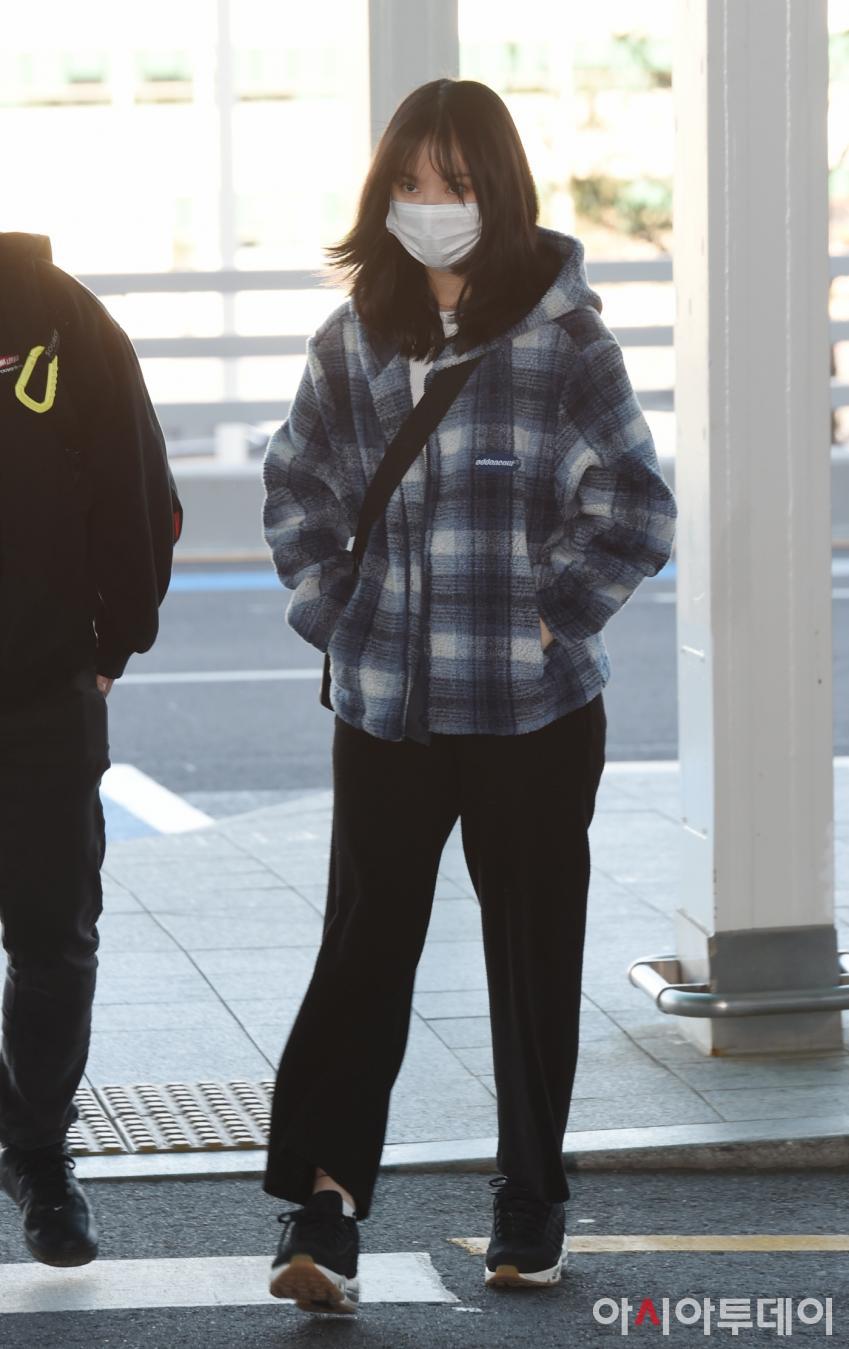 아침 일찍 해외로 출국하는 여자친구.jpg | 인스티즈