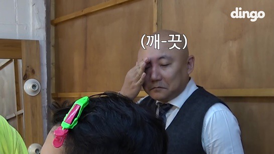 딩고 촬영으로 메이크업 받는 침착맨 주호민 | 인스티즈