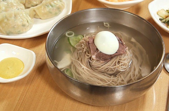 유명냉면 이미지