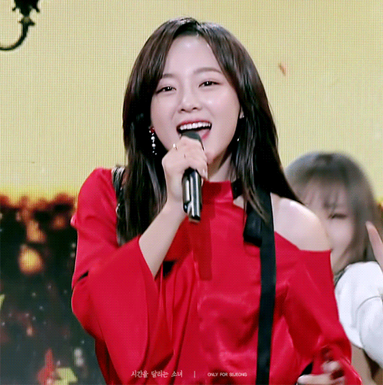 sbs 연예대상 김세정 아모르파티.gif | 인스티즈