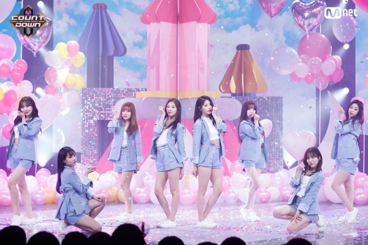 안무도중 스스로 꽃가루 뿌리는 러블리즈 | 인스티즈