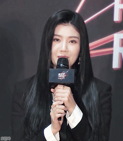 오늘 일본 마마 검은수트 아이즈원.gif | 인스티즈