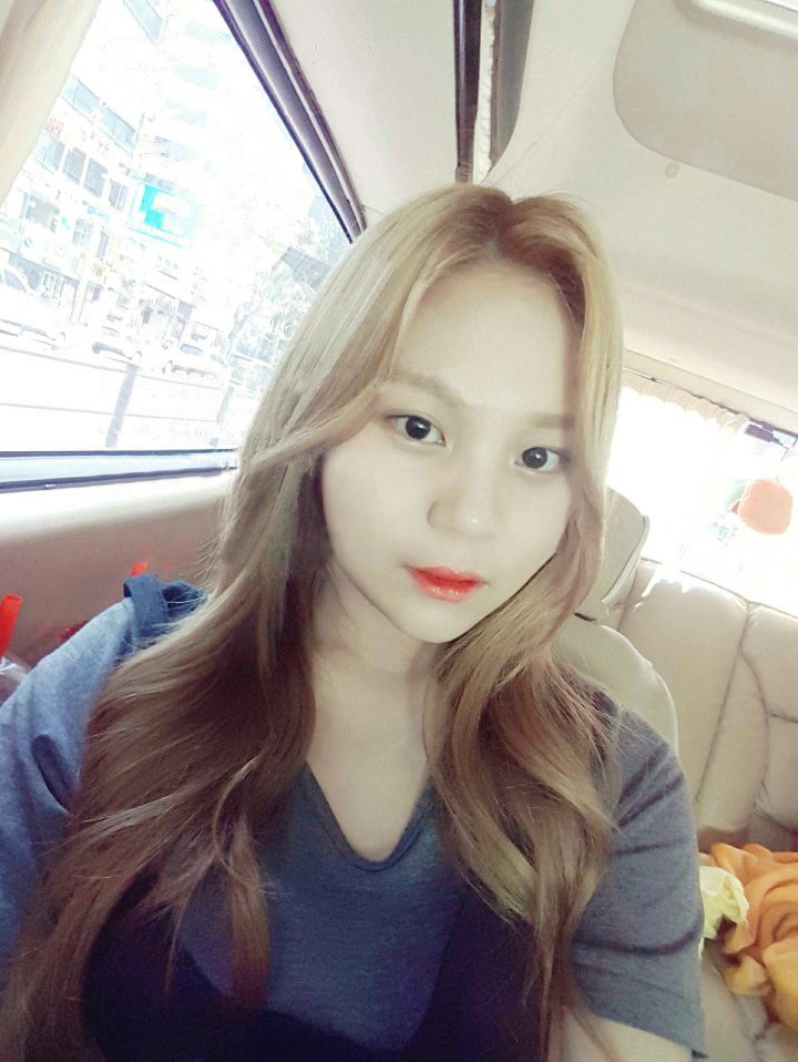스웨덴전까지 약 3시간 남아서 여자친구 엄지.jpg.gif.미모 ㅓㅜㅏ | 인스티즈
