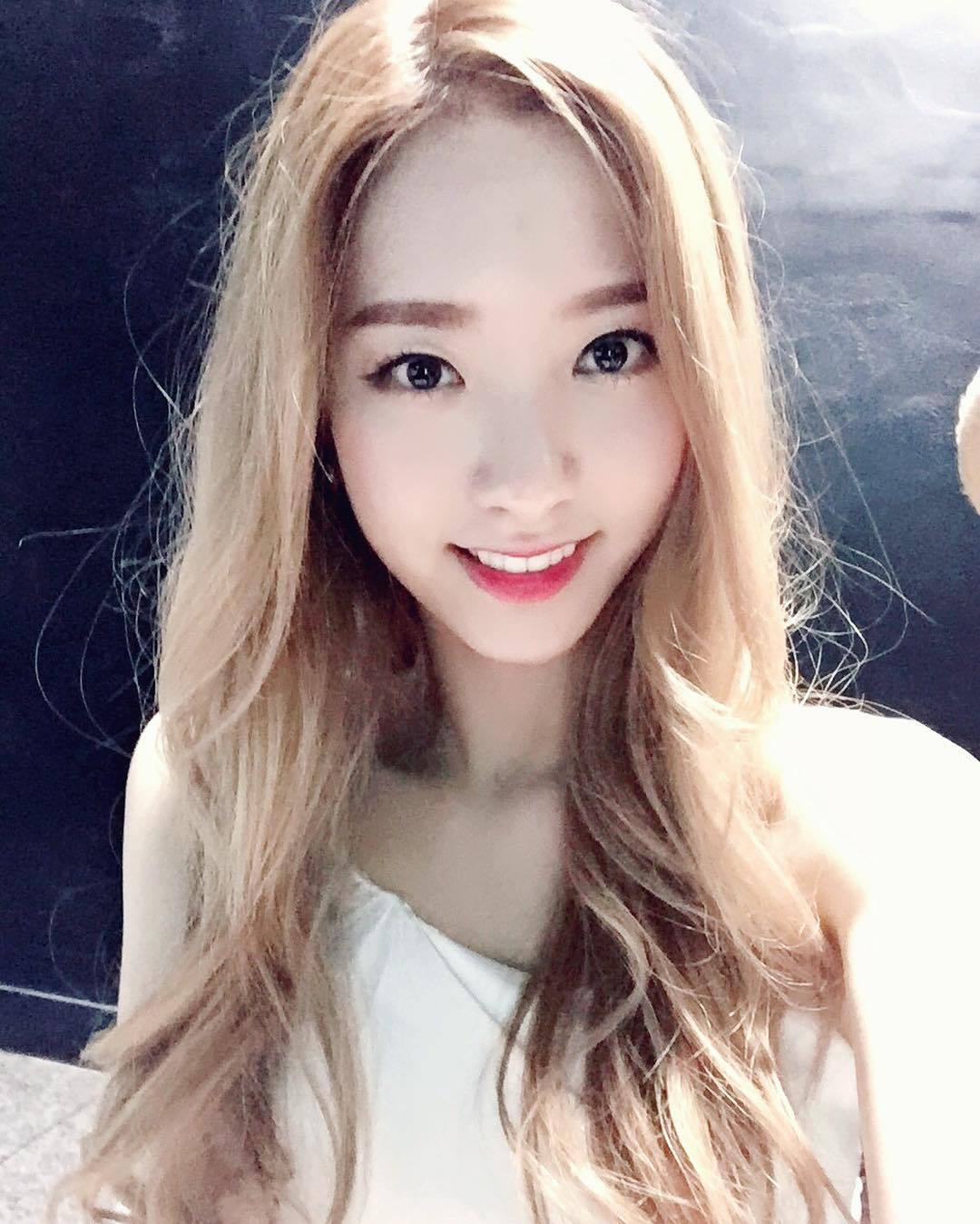 우주소녀 보나 금발머리 시절.gif | 인스티즈