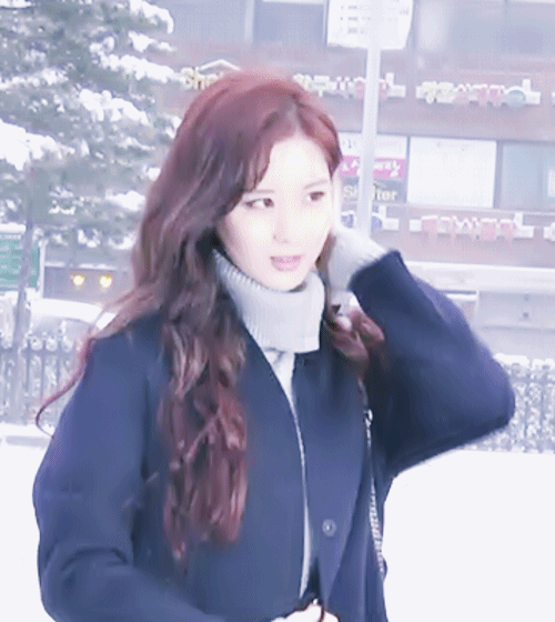 눈보라 맞는 서현.gif | 인스티즈