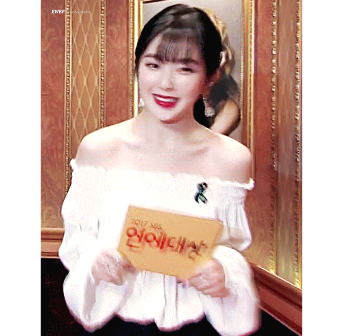 매년 연말 시상식에서 미모 폭발하는 아이린.jpgif | 인스티즈