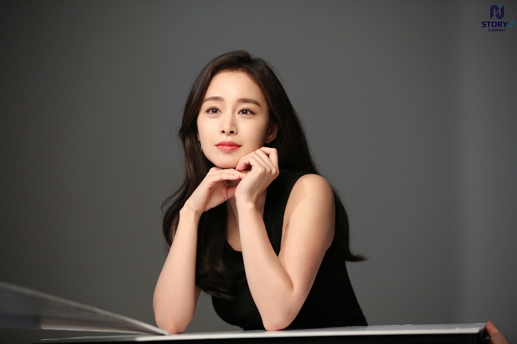 김태희 화장품 광고 비하인드 컷 | 인스티즈
