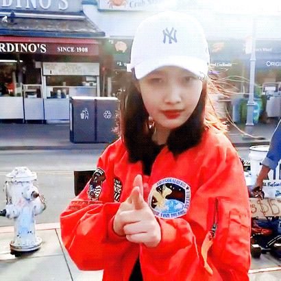 샌프란시스코 길거리에서 춤 추는 조이.gif | 인스티즈