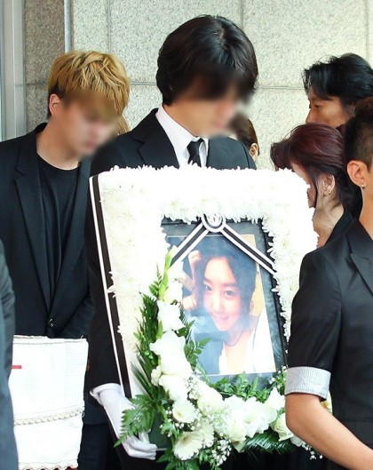 한때는 10대 솔로여가수 유망주였지만 1년차이로 함께 하늘나라로 떠나게 된 동갑내기 친구.jpg | 인스티즈