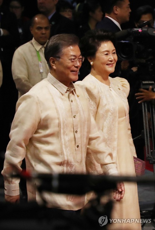 필리핀 아세안 정상회의 갈라 만찬장 쑤기 여사님 의상이 ㄷㄷㄷ | 인스티즈