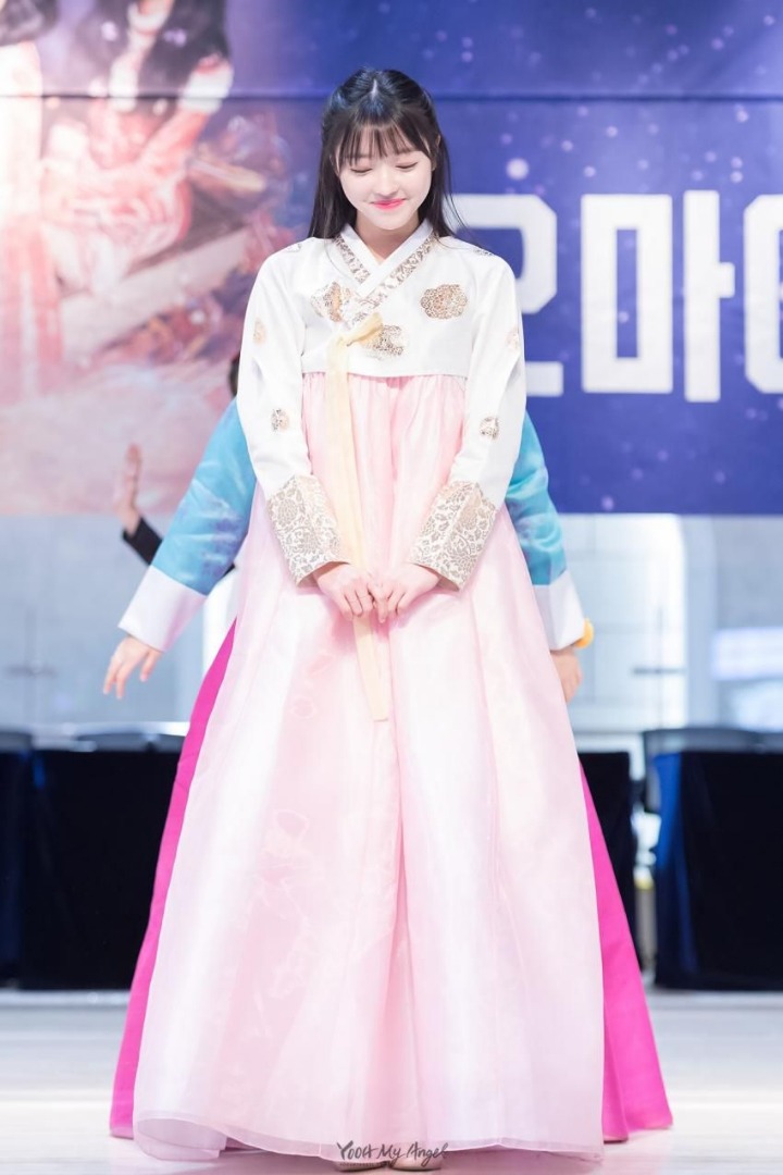 팬싸에서 한복입은 유아.jpg (오마이걸) | 인스티즈