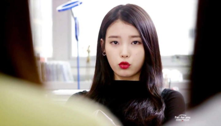 아이유가 말할때 특유의 입모양.jpg | 인스티즈