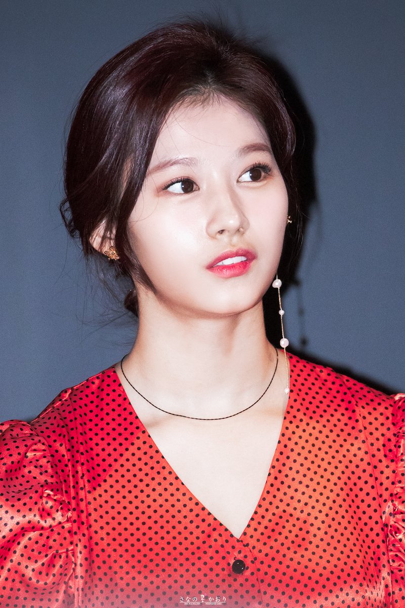 무대인사도는 배우 김사나양.gif | 인스티즈