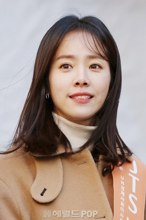16일 명동에 가면 13년째 착한 일 하는 한지민을 만날 수 있다 | 인스티즈