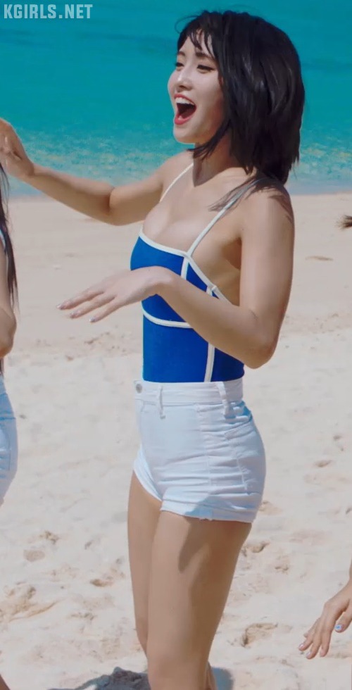트와이스 모모 해변에서 수영복 | 인스티즈