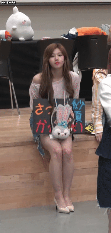 다리 꼬는 사나.gif | 인스티즈
