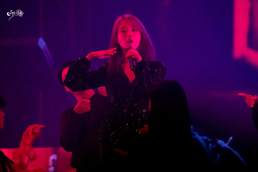 보라색 머리 아이유.jpg | 인스티즈