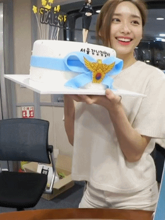 생일선물받고 오열하는 나미춘 ㅋㅋㅋ.gif | 인스티즈